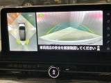 【アラウンドビューモニター】車を上から見下ろしているかのような映像で周囲の状況がひと目で確認、狭い駐車場に駐車するときも安心です♪