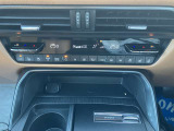 車内快適オートエアコン。物理スイッチで操作性も良好です