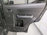 パワーウィンドウのスイッチですよ。運転席に居ながら窓を開け閉めのコントロールできます。