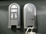 キーを取り出さずにドアを施錠&解錠。クルマの始動も可能です。