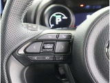 ステアリングスイッチ付き。前方から目を離すことなく操作することが可能です。