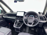 運転席まわりです。 各操作スイッチは使いやすい位置に配置されてます。