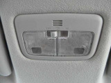 ルームランプで車内全体を明るく照らします♪
