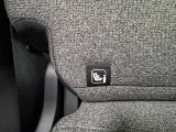 ISO FIX対応のリヤシートです!対応するチャイルドシートを車体に固定。取り付けミスを防ぎ、子供の安全性を高めます。安心の子供乗車を可能にし、家族全員のドライブをサポートしてくれます。