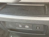 置くだけで充電開始 わざわざライトニングケーブルをつながなくてもいいんです。