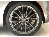 イタリア車の特徴でもある、ボディとのバランスに優れたホイールデザイン。