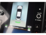 4つのカメラの画像を合成して自車を上からみたような映像を表示し、発進時や駐車時等の車両周囲の状況をサポート