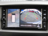 アラウンドビューモニターは車の全周囲をカメラで映しだして障害物や人を確認、周りの状況を確認しながら安全に駐車できる便利な装備になります。