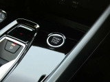 Audi認定中古車ならではの、品質の高い選りすぐりのお車を販売させて頂きます。アフターサービス・保証も全国のAudi正規ディーラーで実施頂けます。遠方のお客様もご安心ください。