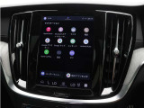 Google搭載のボルボなら、車内にいながら多彩なデジタルライフをお楽しみいただけます。Google Playから必要なアプリをダウンロードして、有意義な移動時間を楽しみましょう。