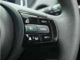 ◆アダプティブクルーズコントロール◆予め設定した車速内でクルマが自動的に加減速。前走車との適切な車間距離を維持しながら追従走行します。【LKAS】車線維持支援システムでステアリング操作を支援。