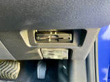 運転席の右下にETCがビルトインされています。高速道路では便利ですね!