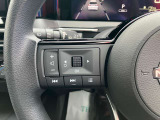 運転中も視線を外さずチャンネルやボリューム調整可能、安心便利なステアリングスイッチ付き!
