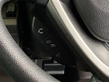 ステアリングのスイッチで通話操作が可能。手を離さずに使えるので安心して運転できます。