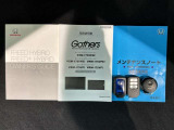 スマートキーは鍵をバッグに入れたままでもドアロックの開閉やエンジンのON・OFFができます。夜間や雨の日も鍵を探さなくて良いので便利です。