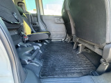 リアシート座席チップアップにて、背の高い荷物の積載が可能です。