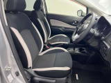 ゆったりと座れる運転席シートですのでストレスなく運転が出来ますよ!