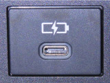充電用USB端子を装備しております。