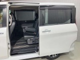 【両側オートスライドドア】子供を乗せたりするのにも隣の車を気にせずストレスフリー★雨の日などはリモコンキーからドアの開閉ができてとても便利な両側オートスライドドア★