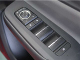 電動格納&ミラー角度調整機能付きです。