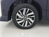 純正アルミホイールが車の雰囲気を引き立てますね!