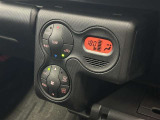 オートエアコンは温度を設定するだけで、自動で風量などを設定してくれます。運転しながら操作も必要ないので、安全性も向上します。
