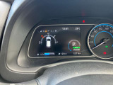 メーター内センターディスプレイには車の様々な設定や情報が表示されます。