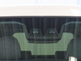 安全装備(現行)スマートアシスト付です。毎日の運転で感じる不安や緊張を減らしヒヤッとするシーンの回避をサポートします。みんなに安全・安心を。