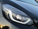 ■LEDヘッドライト■消費電力は少なく、しっかり明るいLEDヘッドライトです!電球タイプ、ハロゲンのライトよりも長く使えるのが特徴です。従来のオレンジ色に近い光ではなく白く明るく照らします
