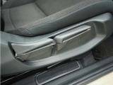 ◆シートハイトアジャスター◆運転席を上下に高さ調節ができます!運転ポジションを体格に合わせてシート調整できます。