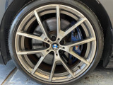 BMWならではの卓越した走りを支えるホイールと足回りです!日本車の走りに慣れている方にもぜひ体感して頂きたいほど、高いレベルでまとまっています!