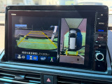 後退時に車両の後ろ側をモニター画面に表示します。車庫入れなどでバックする際に後方確認ができて便利です。車庫入れが苦手な人もこれで安心。