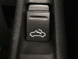 ルーフは、停車時にボタンで電動開閉できます