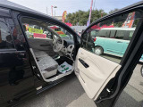 運転席ドアは大きく開いて乗り降りもラクです!