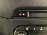 運転席、助手席には3段階で温度調節が可能なシートヒーターを装備しております。ステアリングヒーターはハンドルをじんわりと温めます♪寒い朝でも快適に運転できますよ♪