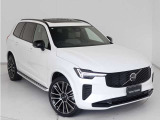Volvo Cars appで車にリモートアクセスして、空調機能の操作や車の施錠・開錠、ソフトウェア更新などが可能です。エアコンやシートヒーターを操作して、出発前に車内を快適な温度に整えられます。