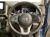 ハンドルにHondaセンシング系のクルーズコントロールやレーンキープアシストなどのスイッチと、オーディオの操作スイッチが装備されています。ハンドルから手を離さず安全に操作できます。