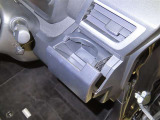 運転席にカップホルダーを装備しております。