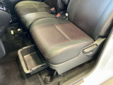 シート下にも収納スぺースがあって便利です!車内もスッキリしております。