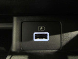 USB充電専用電源ソケットも付いています。モバイル機器などの充電専用