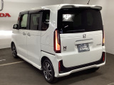 スポーティー&スタイリッシュな、大型テールゲートスポイラー