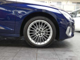 Audi認定中古車ならではの、品質の高い選りすぐりのお車を販売させて頂きます。アフターサービス・保証も全国のAudi正規ディーラーで実施頂けます。遠方のお客様もご安心ください。
