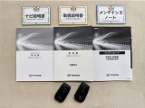 基本操作はもちろん、最近の車は装備もどんどん進化しているので困った時に役立つ取扱説明書、整備歴が確認できるメンテナンスノートが付いてます。安心ですね☆☆