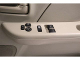 パワーウインドウの集中スイッチがあると助手席のパワーウインドウのガラスの開閉とてもらくちんです!