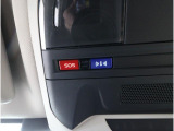 専用ボタンでコールセンターへ接続。状況に応じて緊急車両の要請やロードサービスの取次ぎを行います。重大事故の際は自動的にコールセンターにつながり、緊急車両やドクターヘリを要請します。(要申込)