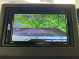 後退時の安全確認をサポートするバックモニター。駐車や狭い場所での取り回しをスムーズに行えます。