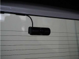 ドライブレコーダーには車内カメラ付きリアカメラが付いております。車内を後方から撮影するため、搭乗者の顔などが映りにくくなっております。