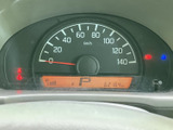 走行距離や速度など、運転に必要な情報がひと目で確認できます。見やすい表示で、運転中の情報収集をサポート。安心のカーライフに貢献します。