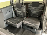 【スライドシート】後席にもスライド機構があることで、細やかに荷室スペースを確保!日常の様々なシーンに対応します♪