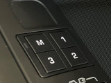 メモリー機能付きパワーシートを装備!3名様分のポジションを記憶でき、誰が乗っても元のポジションにボタン一つで戻せるため、毎回、シートを調整する手間が省くことができます。